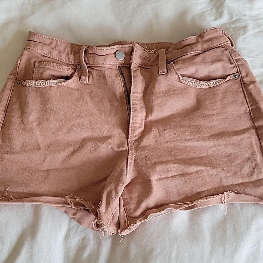 Universal Thread Pink Shorts - Picture 1 of 4